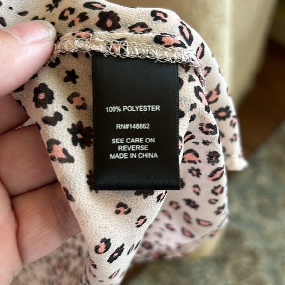 Torrid size 2 pink leopard blouse with twist detail in front - Picture 7 of 7